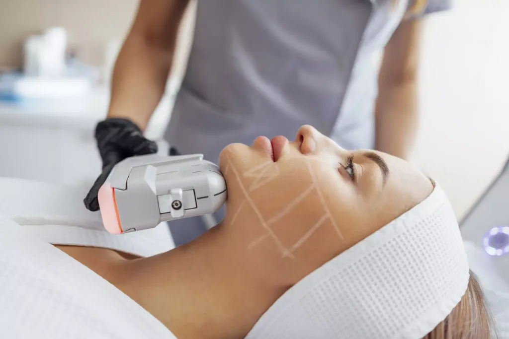 Punya Double Chin dan Pipi Tembem? Atasi dengan HIFU Tanpa Bedah!