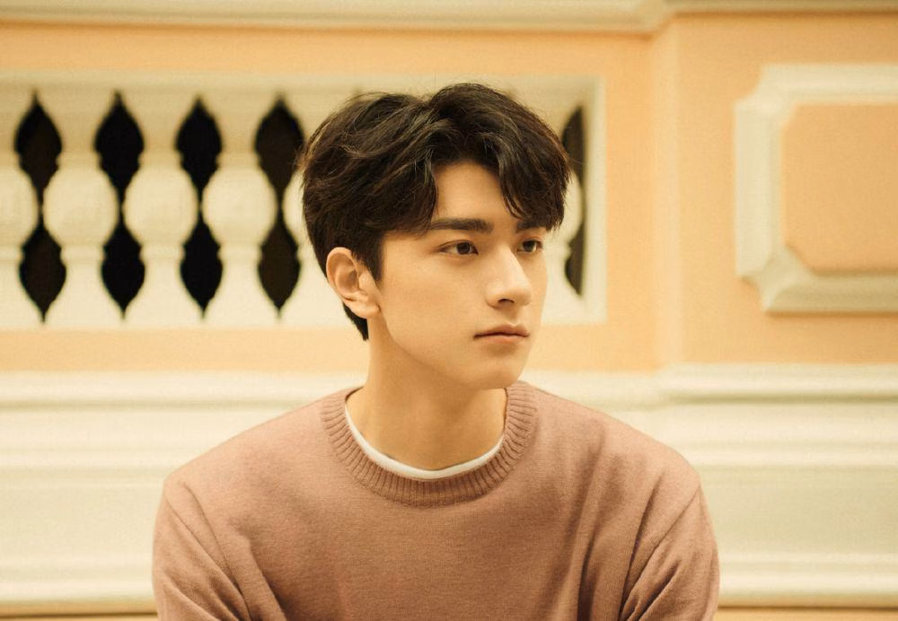 Gaya Comma Hair ala Korea yang Lagi Tren di Kalangan Muda